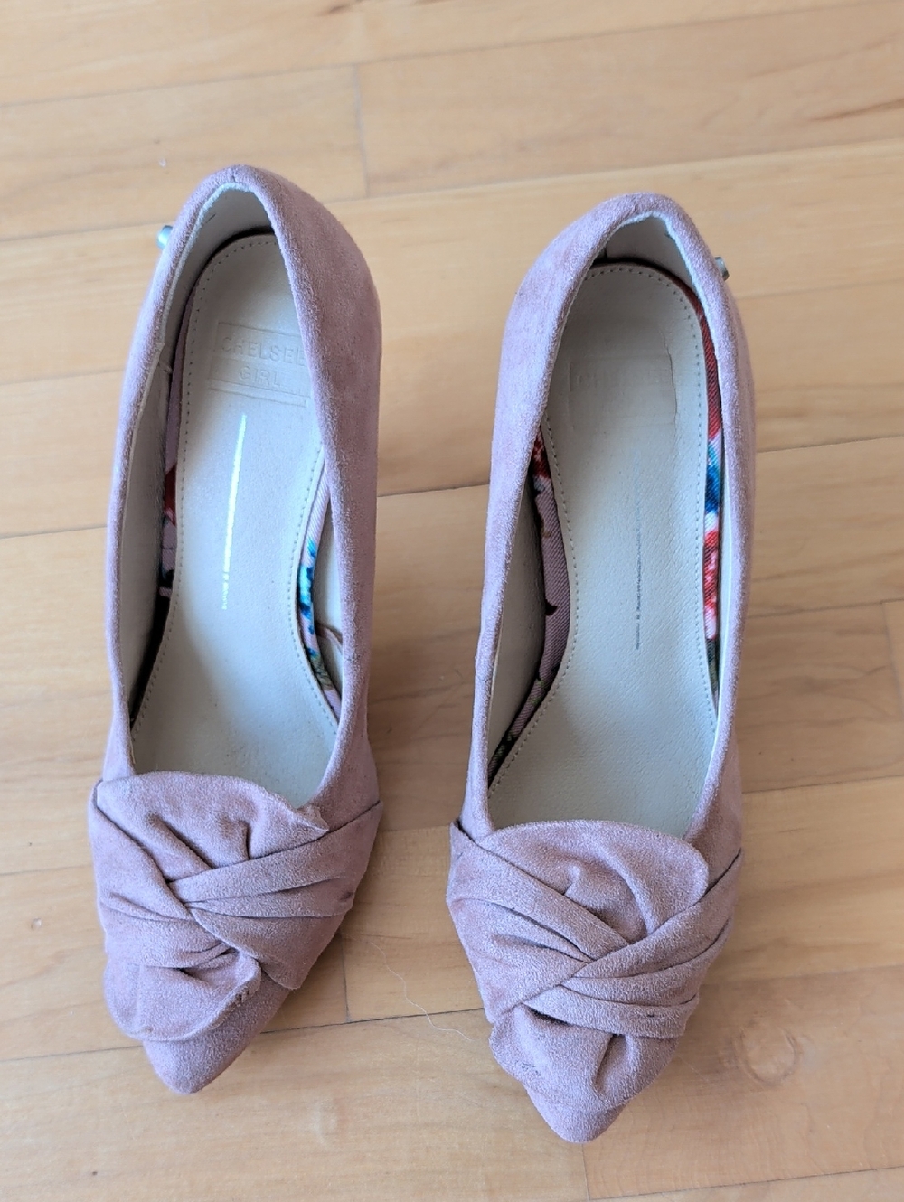 Women's Blush Suede Pointed Toe Knot Flats New Size 6